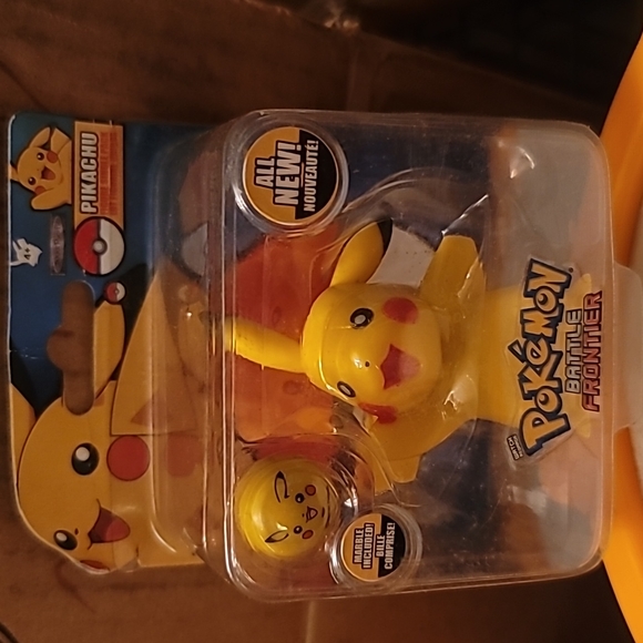 Pokemon Other - POKÉMON PIKACHU BATTLE FRONTIER COLLECTIBLE FIGURE NIB